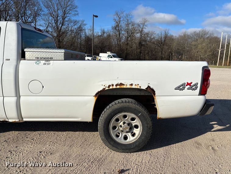 image for item FC5523 2005 Chevrolet Silverado 1500 pickup truck