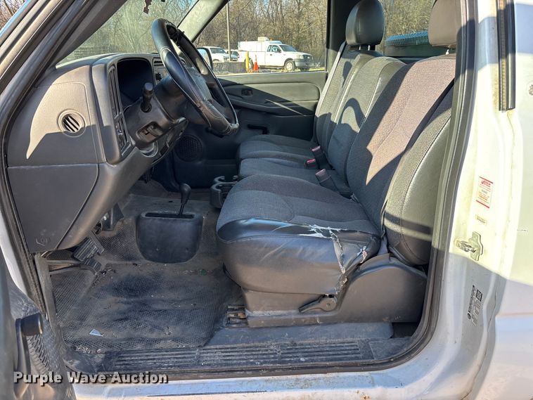 image for item FC5523 2005 Chevrolet Silverado 1500 pickup truck