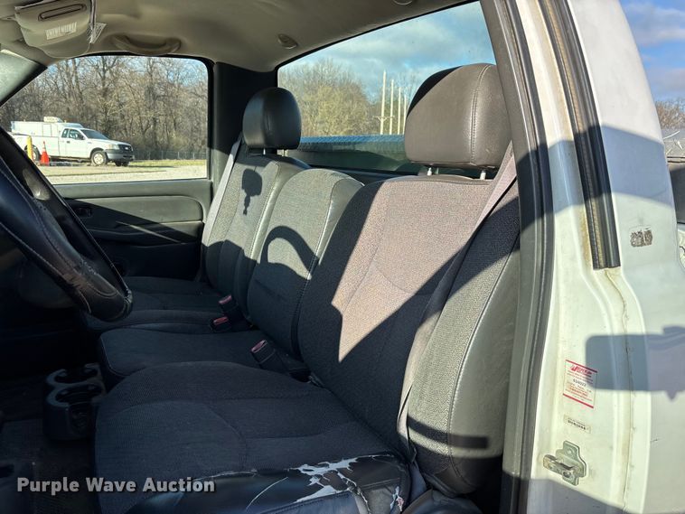 image for item FC5523 2005 Chevrolet Silverado 1500 pickup truck