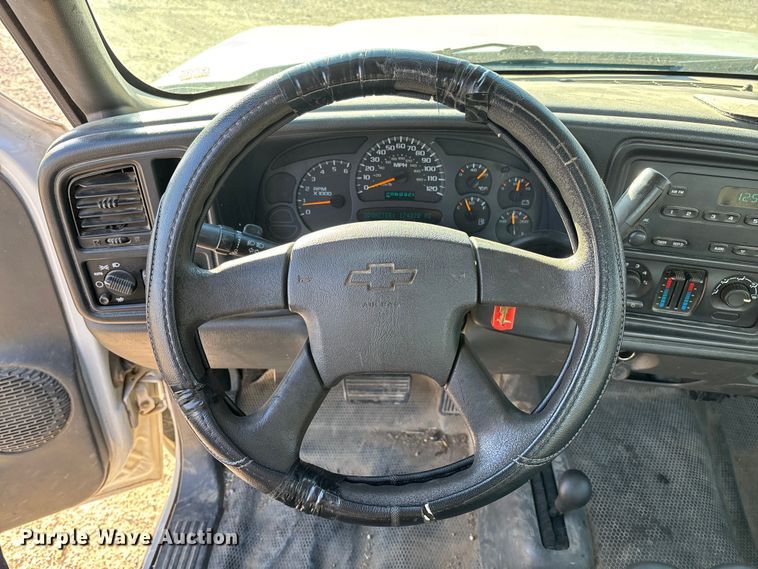 image for item FC5523 2005 Chevrolet Silverado 1500 pickup truck