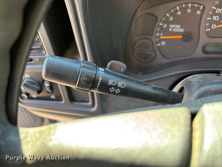 image for item FC5523 2005 Chevrolet Silverado 1500 pickup truck