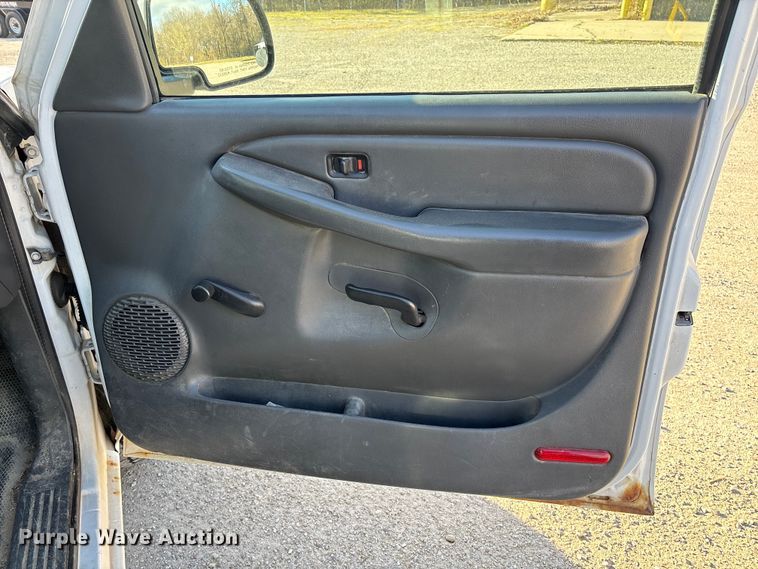 image for item FC5523 2005 Chevrolet Silverado 1500 pickup truck