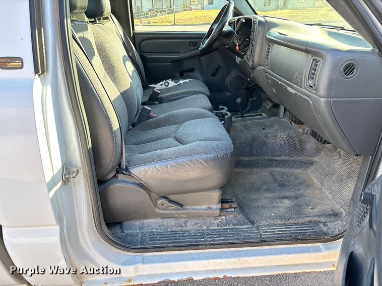 image for item FC5523 2005 Chevrolet Silverado 1500 pickup truck