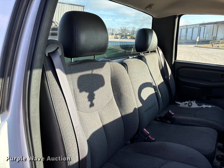 image for item FC5523 2005 Chevrolet Silverado 1500 pickup truck