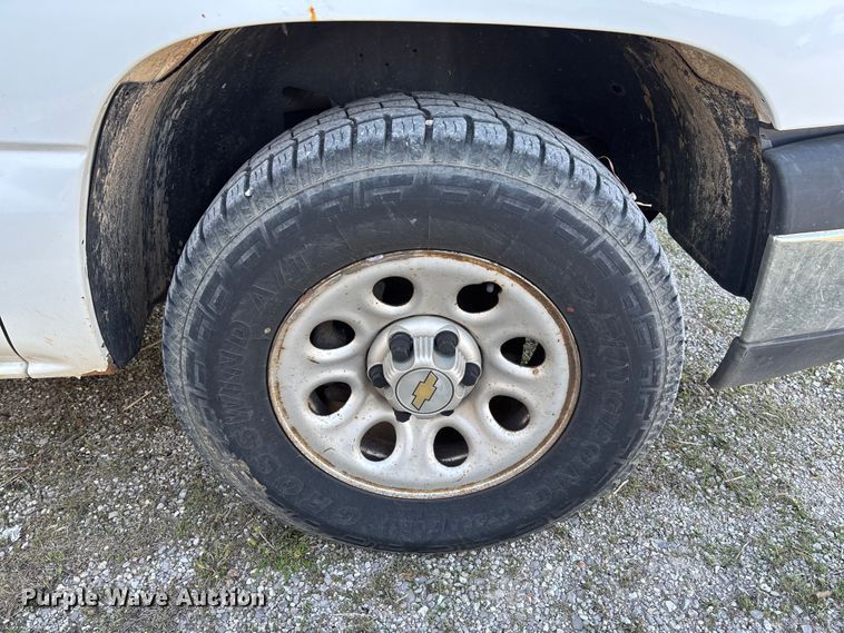 image for item FC5523 2005 Chevrolet Silverado 1500 pickup truck