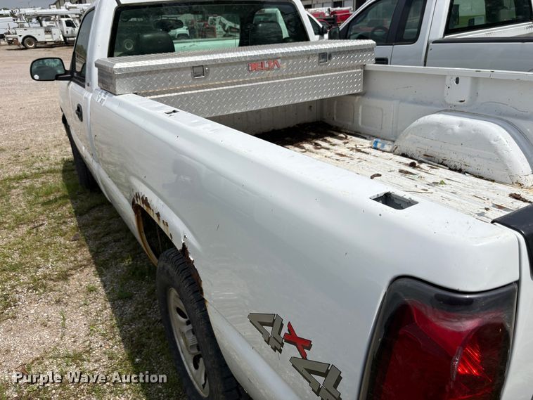 image for item FC5523 2005 Chevrolet Silverado 1500 pickup truck
