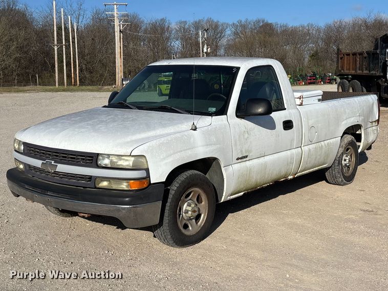 image for item FC5524 2001 Chevrolet 1500 pickup truck