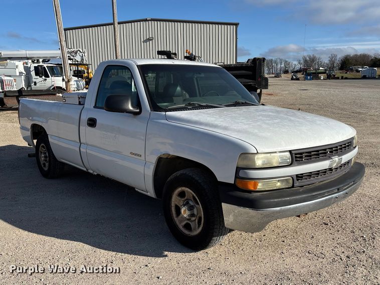 image for item FC5524 2001 Chevrolet 1500 pickup truck