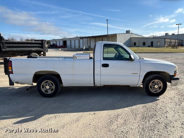 image for item FC5524 2001 Chevrolet 1500 pickup truck