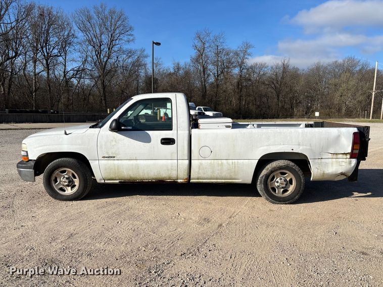 image for item FC5524 2001 Chevrolet 1500 pickup truck