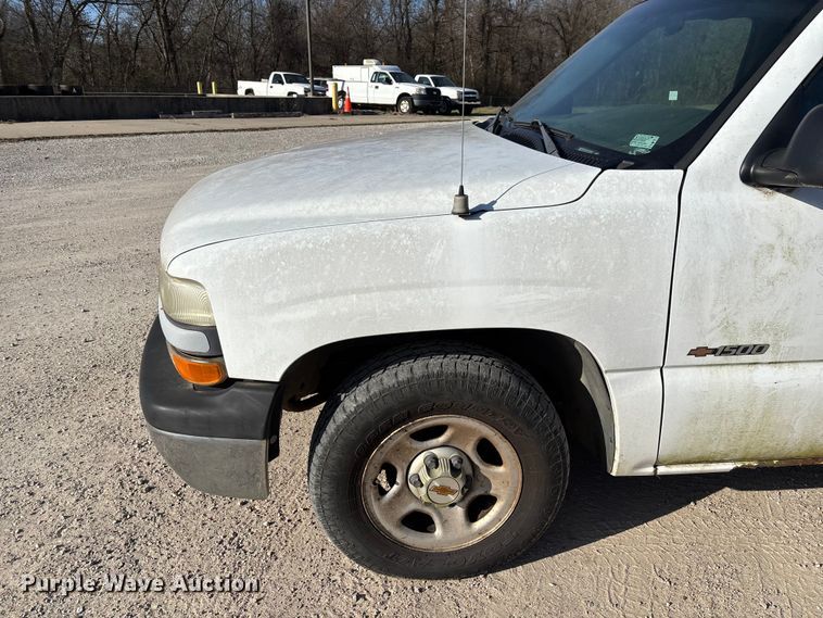 image for item FC5524 2001 Chevrolet 1500 pickup truck