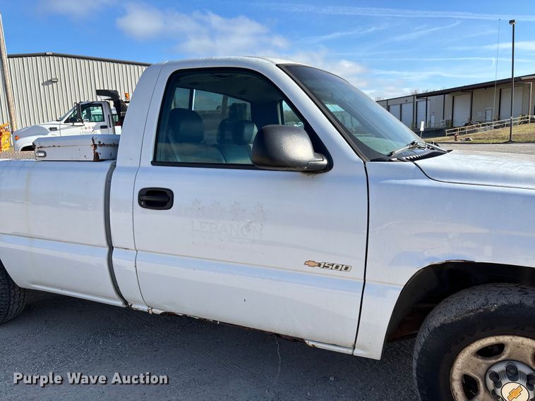 image for item FC5524 2001 Chevrolet 1500 pickup truck