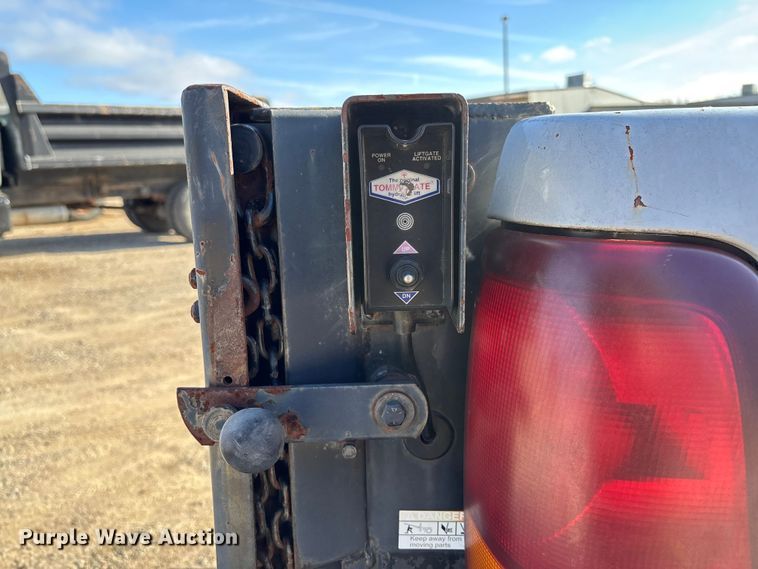 image for item FC5524 2001 Chevrolet 1500 pickup truck