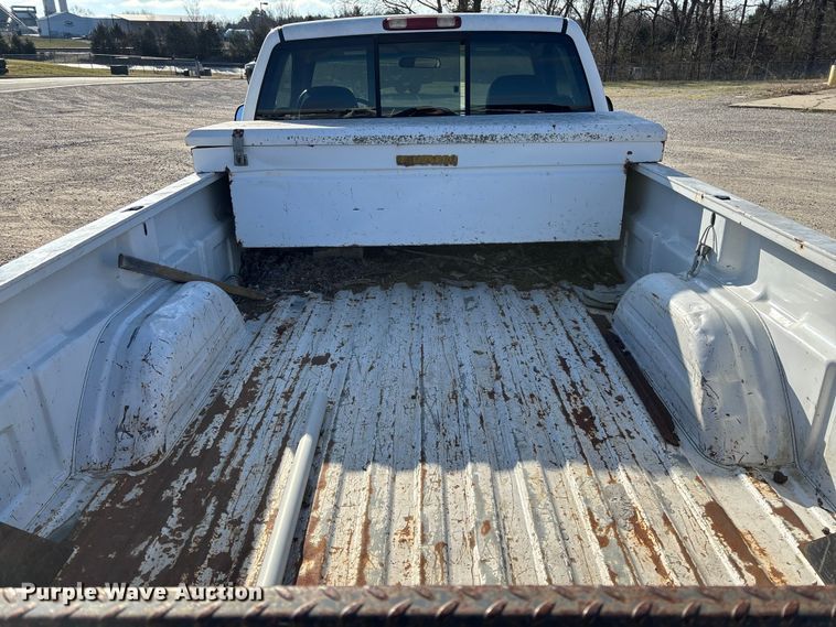 image for item FC5524 2001 Chevrolet 1500 pickup truck