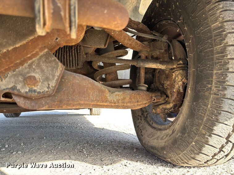 image for item FC5524 2001 Chevrolet 1500 pickup truck