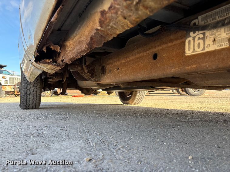 image for item FC5524 2001 Chevrolet 1500 pickup truck