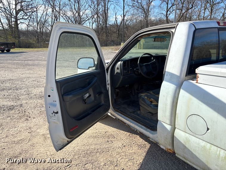 image for item FC5524 2001 Chevrolet 1500 pickup truck