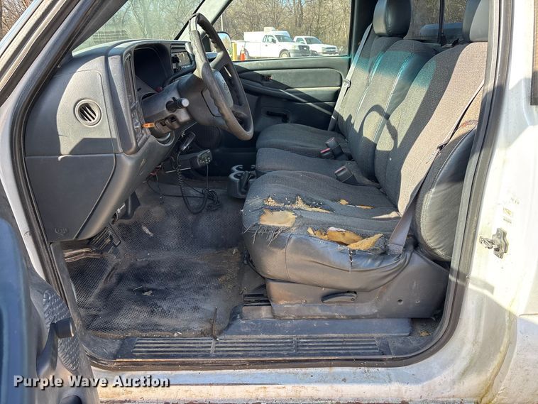 image for item FC5524 2001 Chevrolet 1500 pickup truck