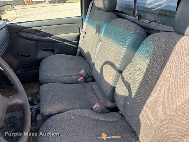 image for item FC5524 2001 Chevrolet 1500 pickup truck