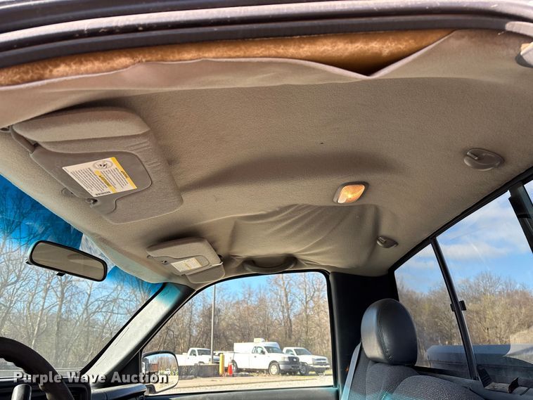 image for item FC5524 2001 Chevrolet 1500 pickup truck