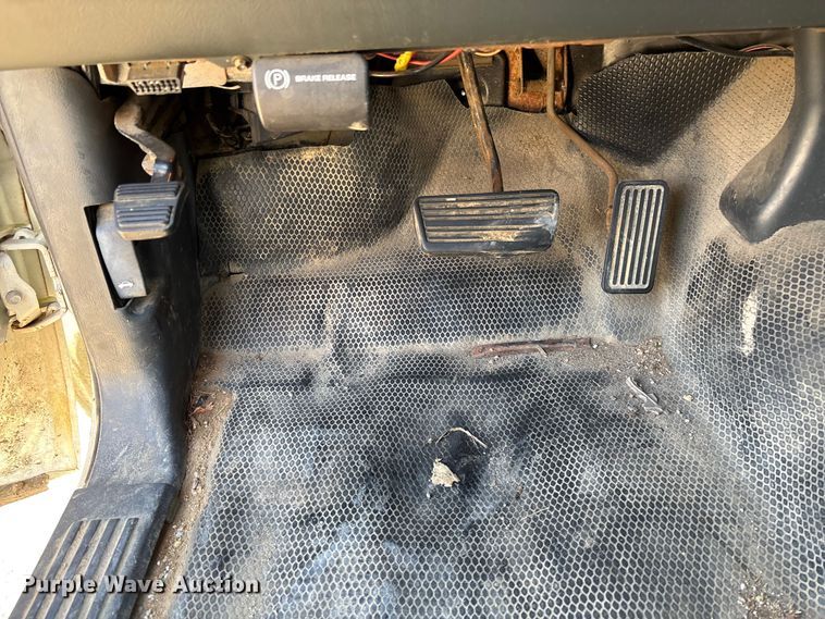 image for item FC5524 2001 Chevrolet 1500 pickup truck