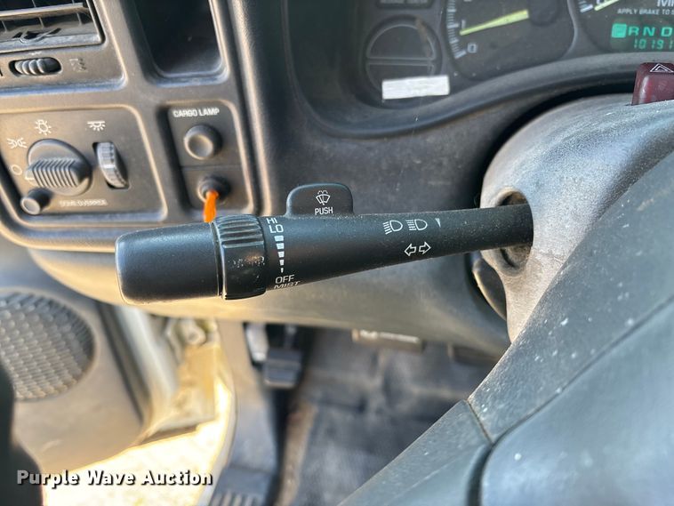 image for item FC5524 2001 Chevrolet 1500 pickup truck