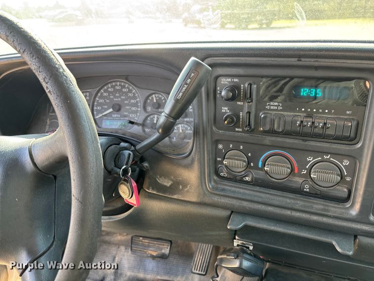 image for item FC5524 2001 Chevrolet 1500 pickup truck