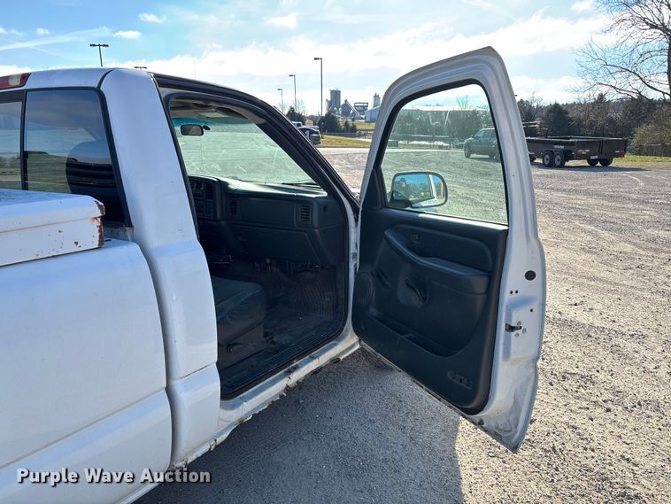 image for item FC5524 2001 Chevrolet 1500 pickup truck