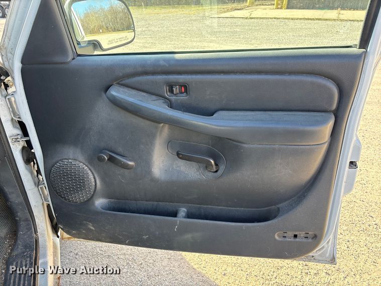 image for item FC5524 2001 Chevrolet 1500 pickup truck