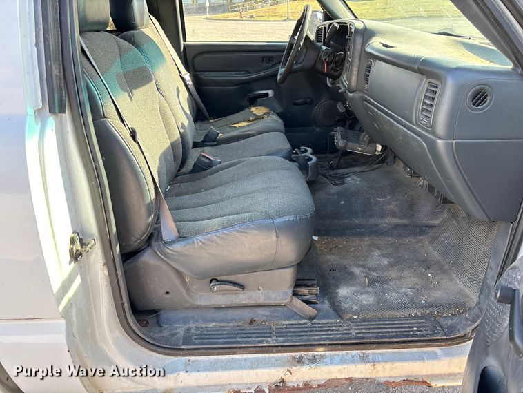 image for item FC5524 2001 Chevrolet 1500 pickup truck