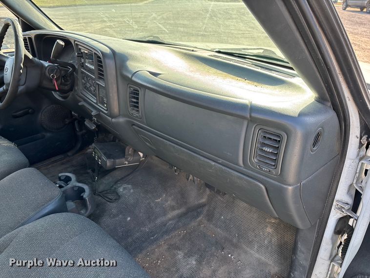 image for item FC5524 2001 Chevrolet 1500 pickup truck