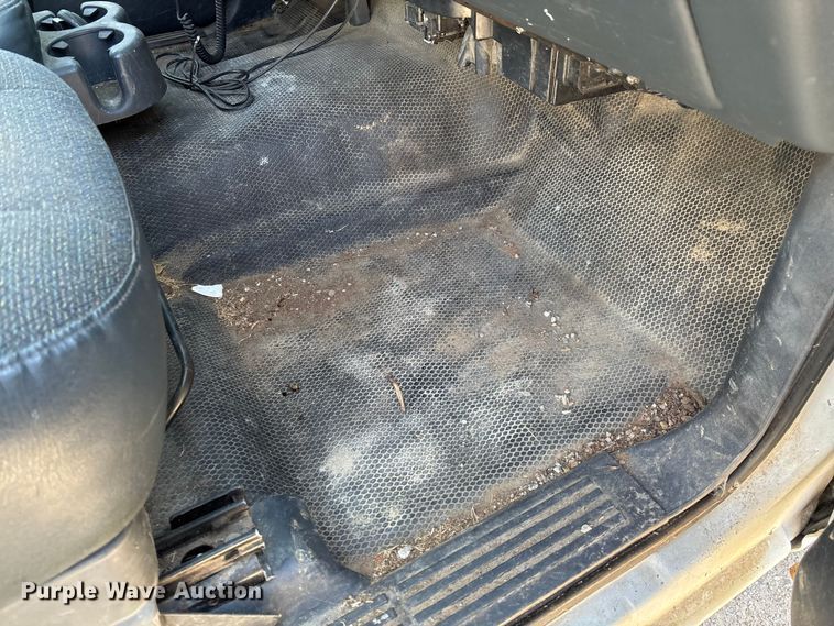 image for item FC5524 2001 Chevrolet 1500 pickup truck