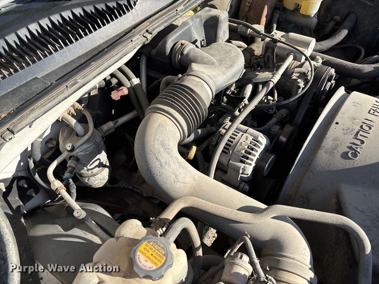 image for item FC5524 2001 Chevrolet 1500 pickup truck