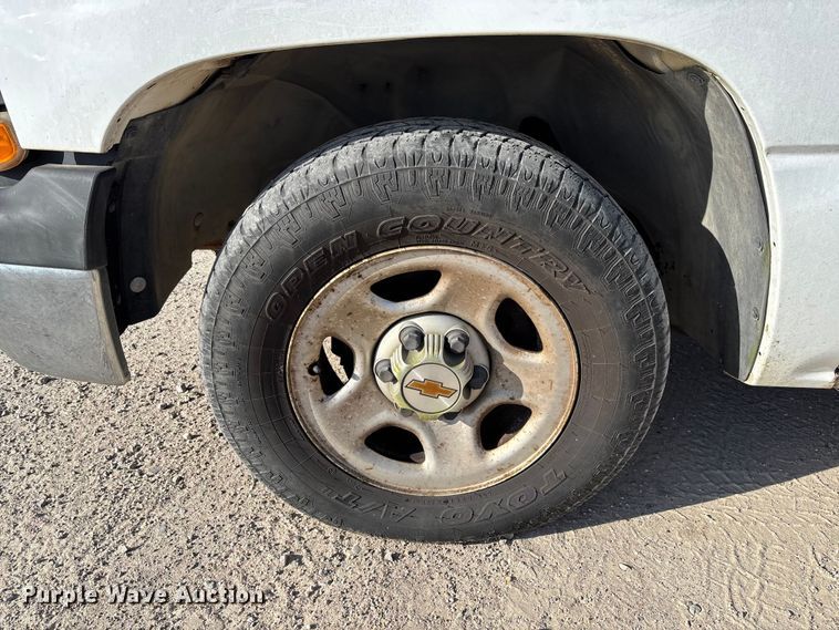 image for item FC5524 2001 Chevrolet 1500 pickup truck