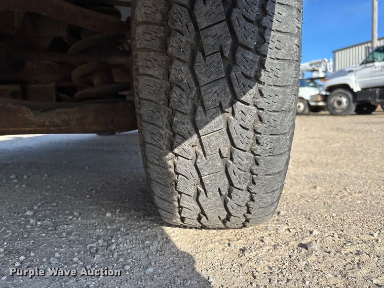 image for item FC5524 2001 Chevrolet 1500 pickup truck