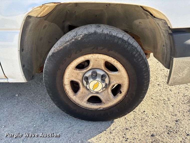 image for item FC5524 2001 Chevrolet 1500 pickup truck