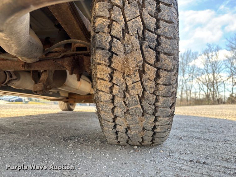 image for item FC5524 2001 Chevrolet 1500 pickup truck