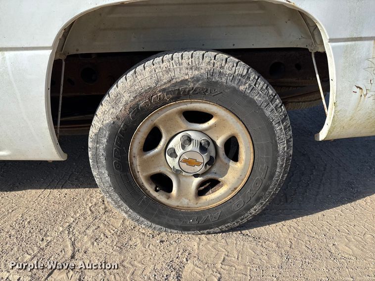 image for item FC5524 2001 Chevrolet 1500 pickup truck