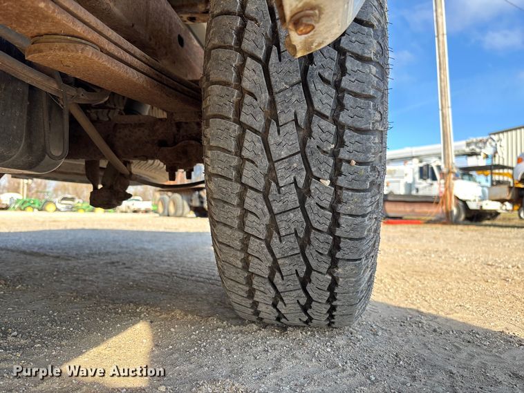 image for item FC5524 2001 Chevrolet 1500 pickup truck