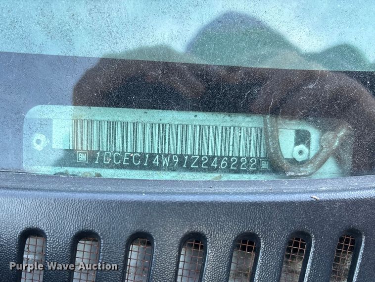 image for item FC5524 2001 Chevrolet 1500 pickup truck