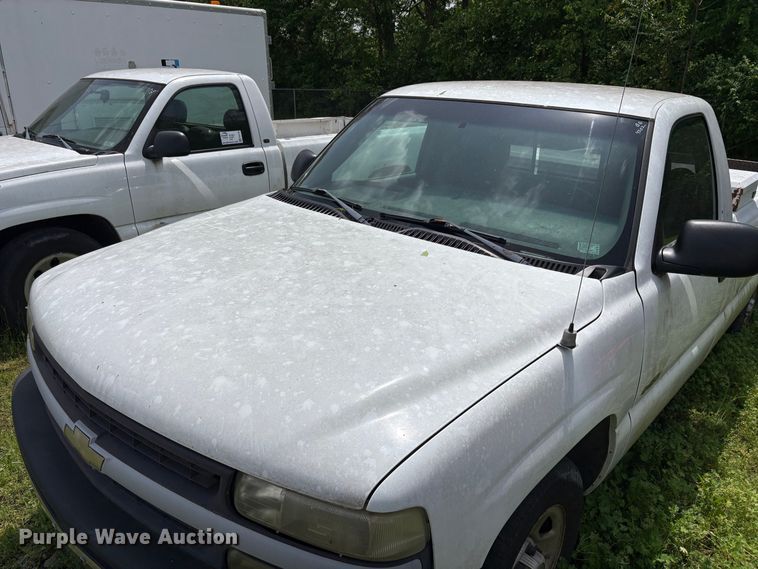image for item FC5524 2001 Chevrolet Silverado 1500 pickup truck