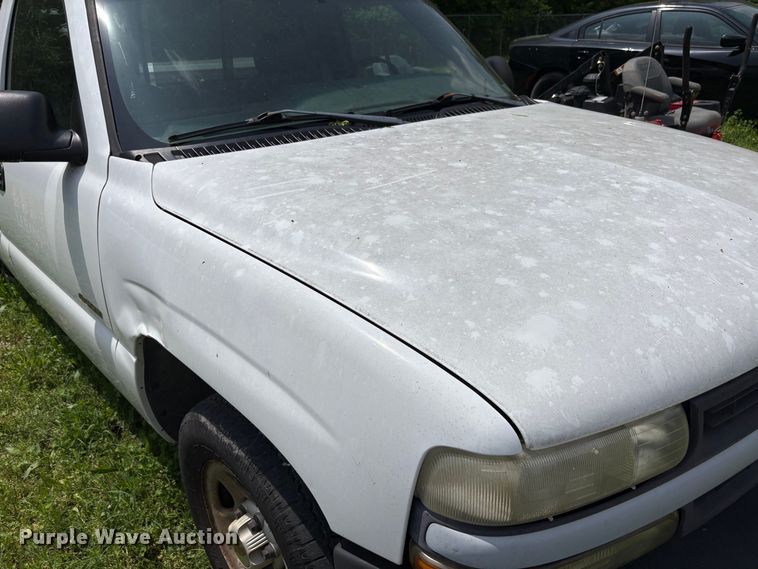 image for item FC5524 2001 Chevrolet Silverado 1500 pickup truck