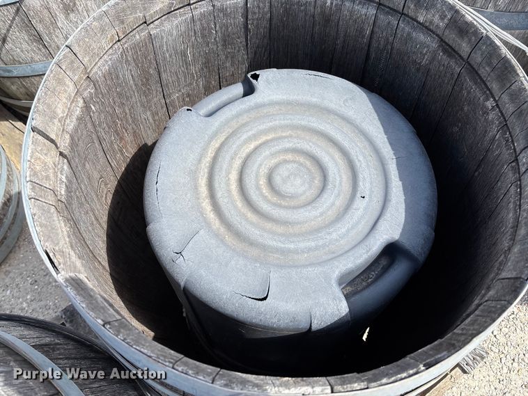 image for item FC5528 (11) whiskey barrels