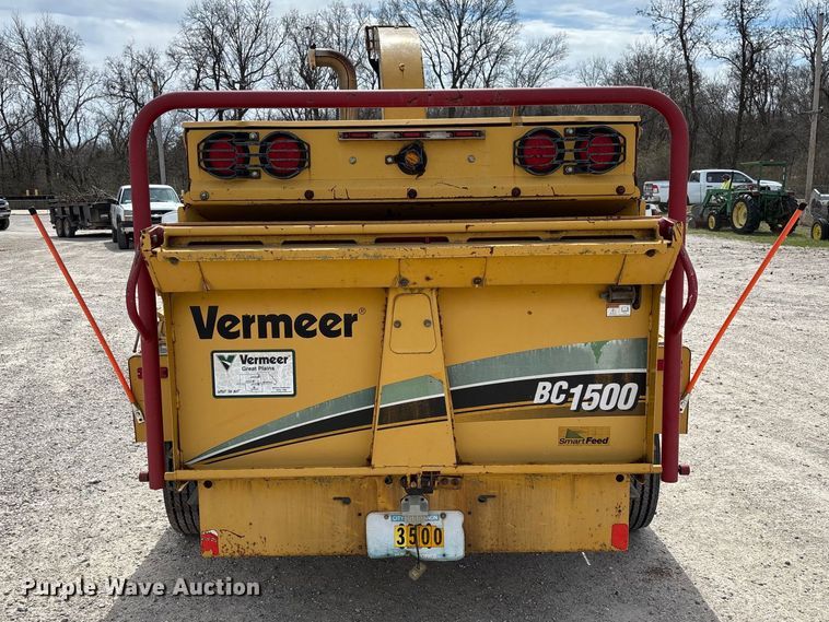 image for item FC5529 2008 Vermeer BC1500 wood chipper