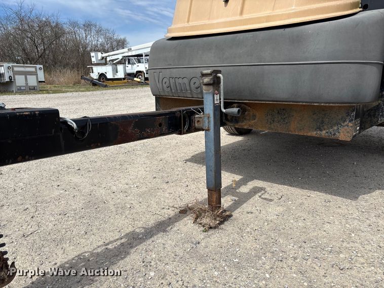 image for item FC5529 2008 Vermeer BC1500 wood chipper