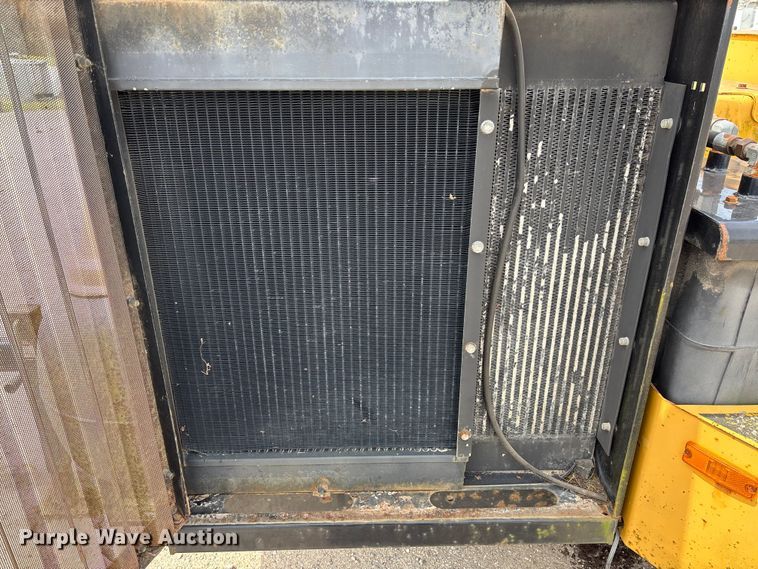 image for item FC5529 2008 Vermeer BC1500 wood chipper