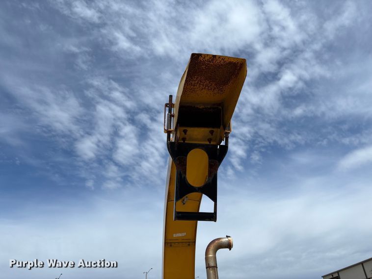 image for item FC5529 2008 Vermeer BC1500 wood chipper