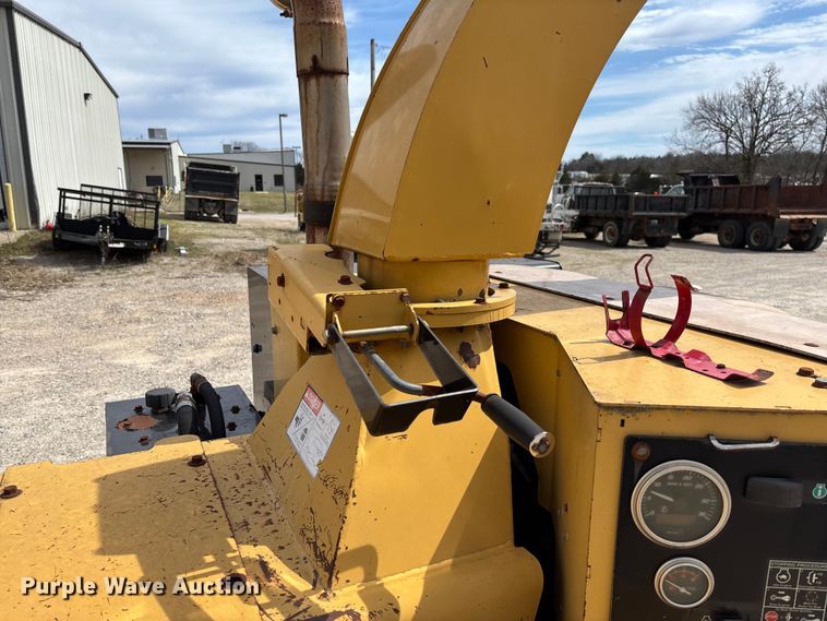 image for item FC5529 2008 Vermeer BC1500 wood chipper