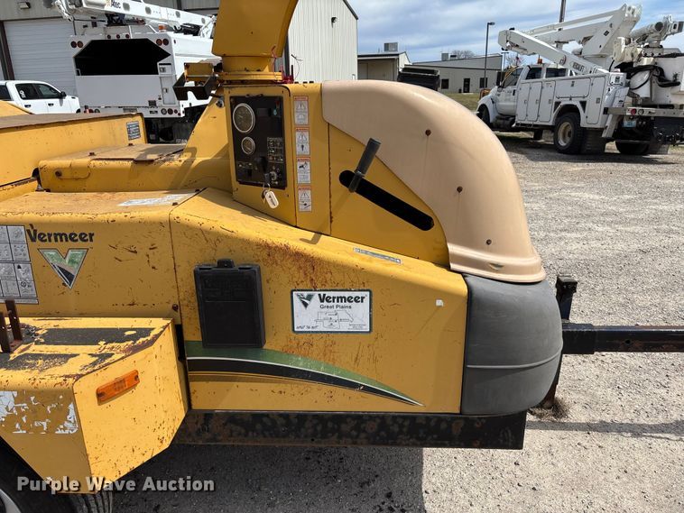 image for item FC5529 2008 Vermeer BC1500 wood chipper