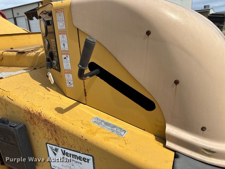 image for item FC5529 2008 Vermeer BC1500 wood chipper